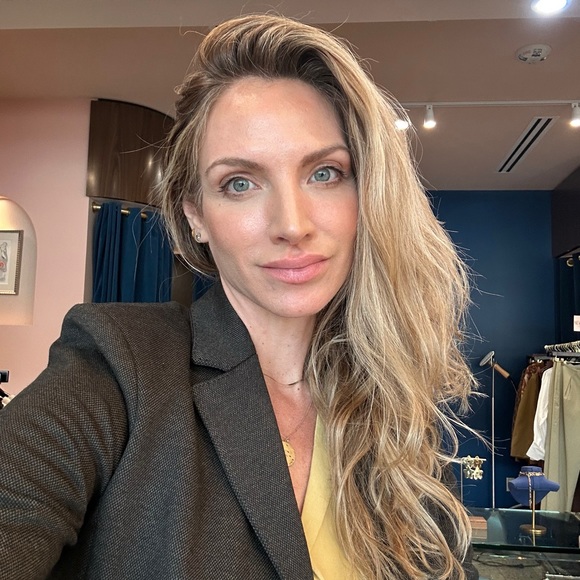 Meet your Posher, April - Picture 1 of 1